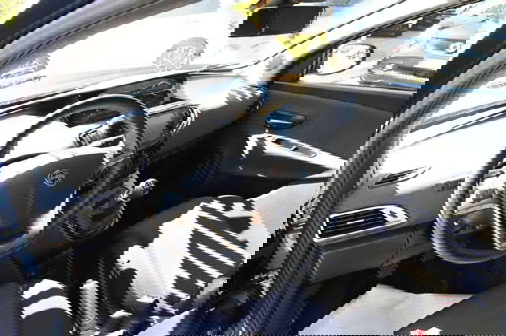 Lancia Ypsilon usata a Torino (10)