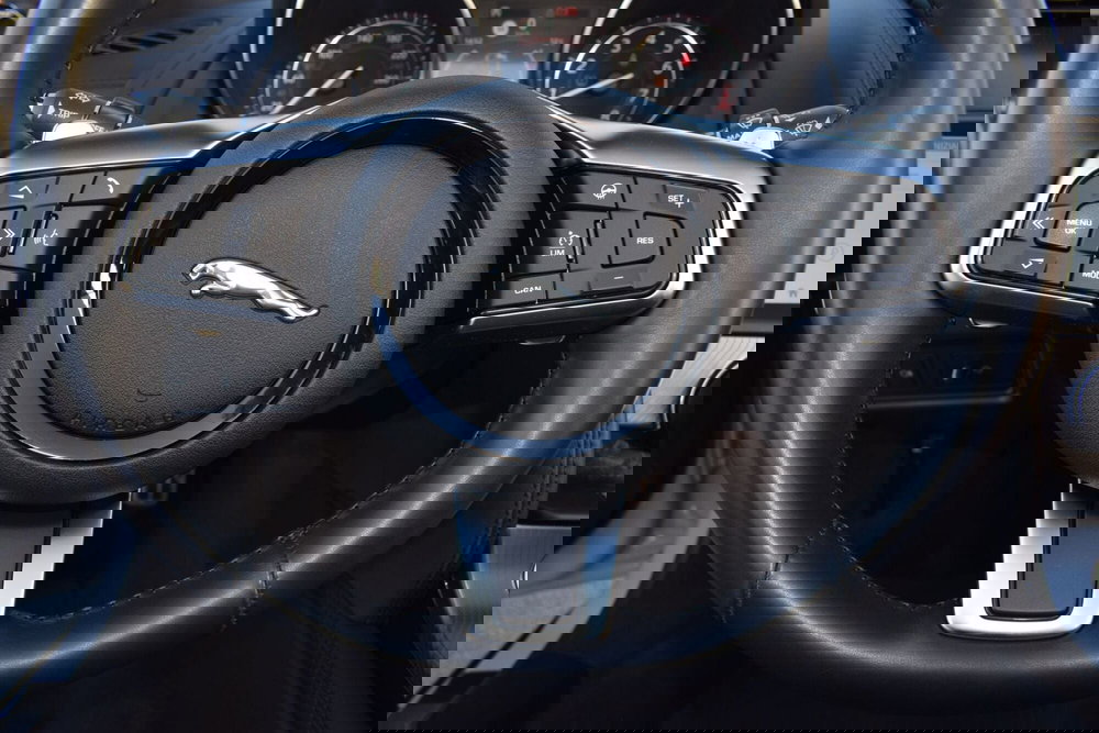 Jaguar F-Type Cabrio usata a Cuneo (12)