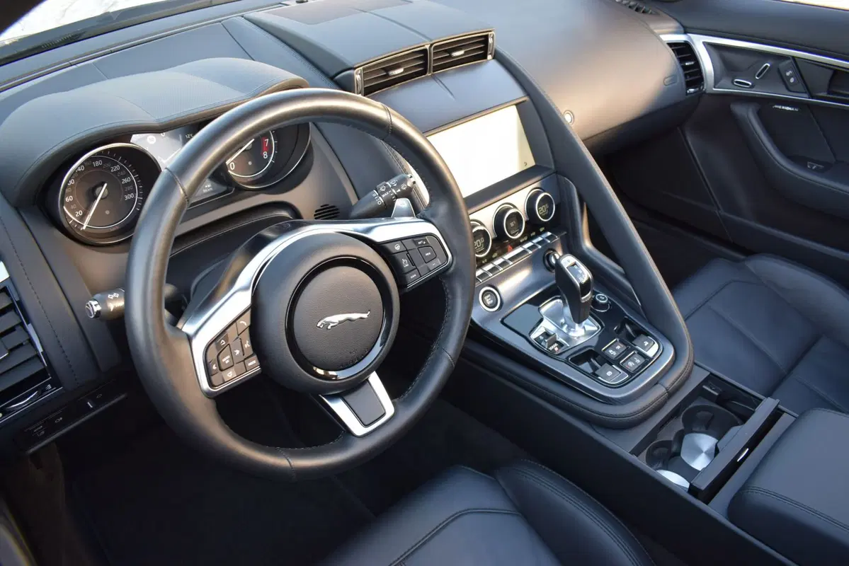 Jaguar F-Type Cabrio usata a Cuneo (18)