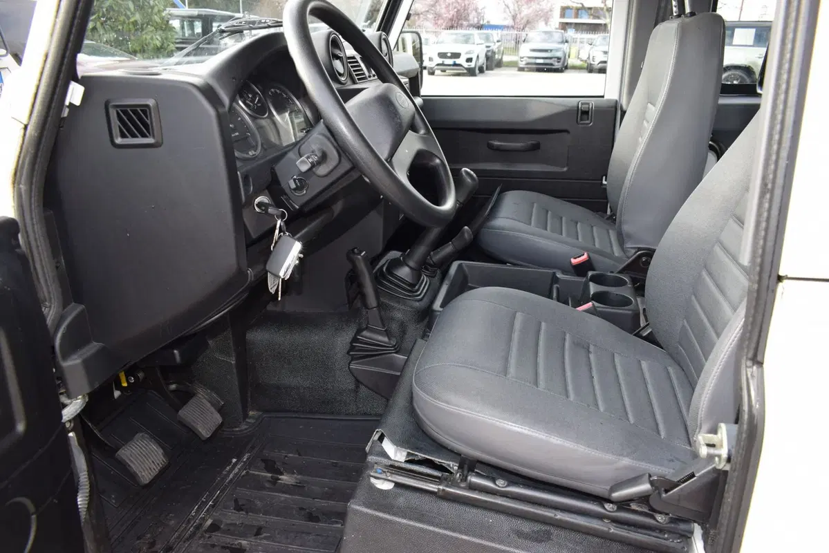 Land Rover Defender usata a Cuneo (10)
