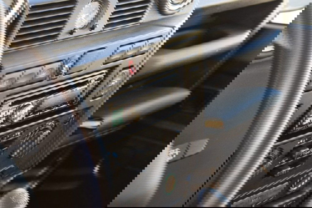 Land Rover Defender usata a Cuneo (12)