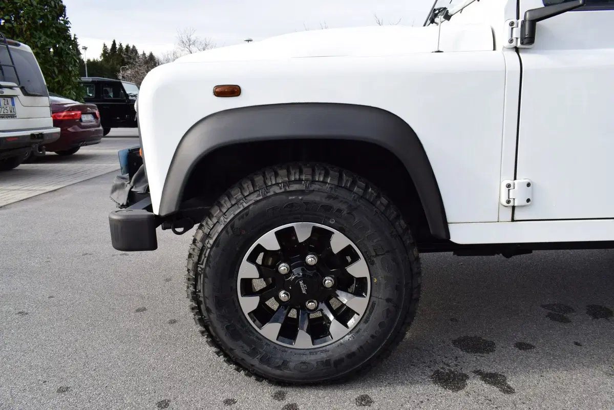 Land Rover Defender usata a Cuneo (16)