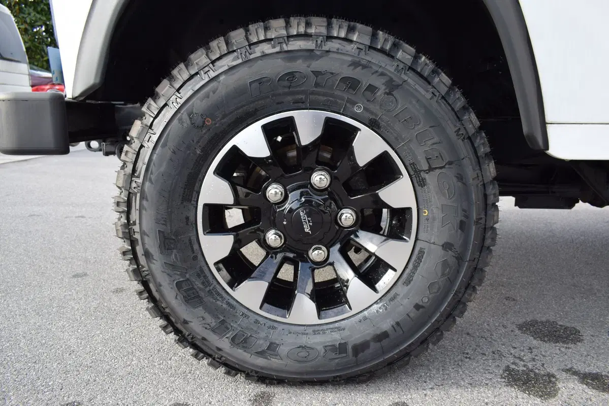 Land Rover Defender usata a Cuneo (17)