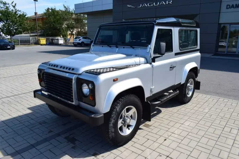 Land Rover Defender usata a Cuneo