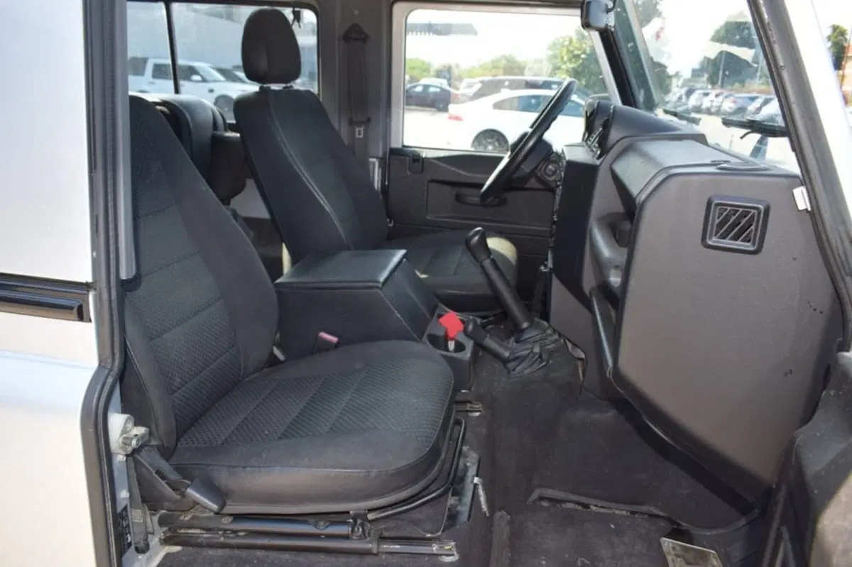 Land Rover Defender usata a Cuneo (12)