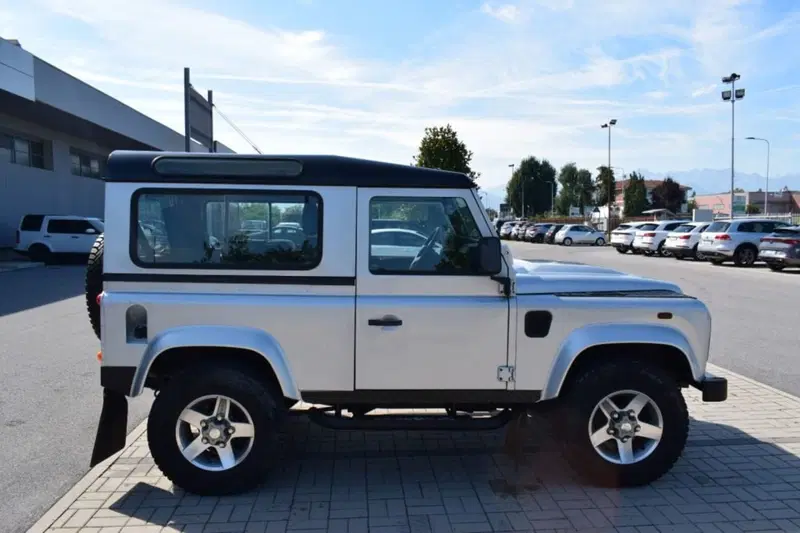Land Rover Defender usata a Cuneo (7)