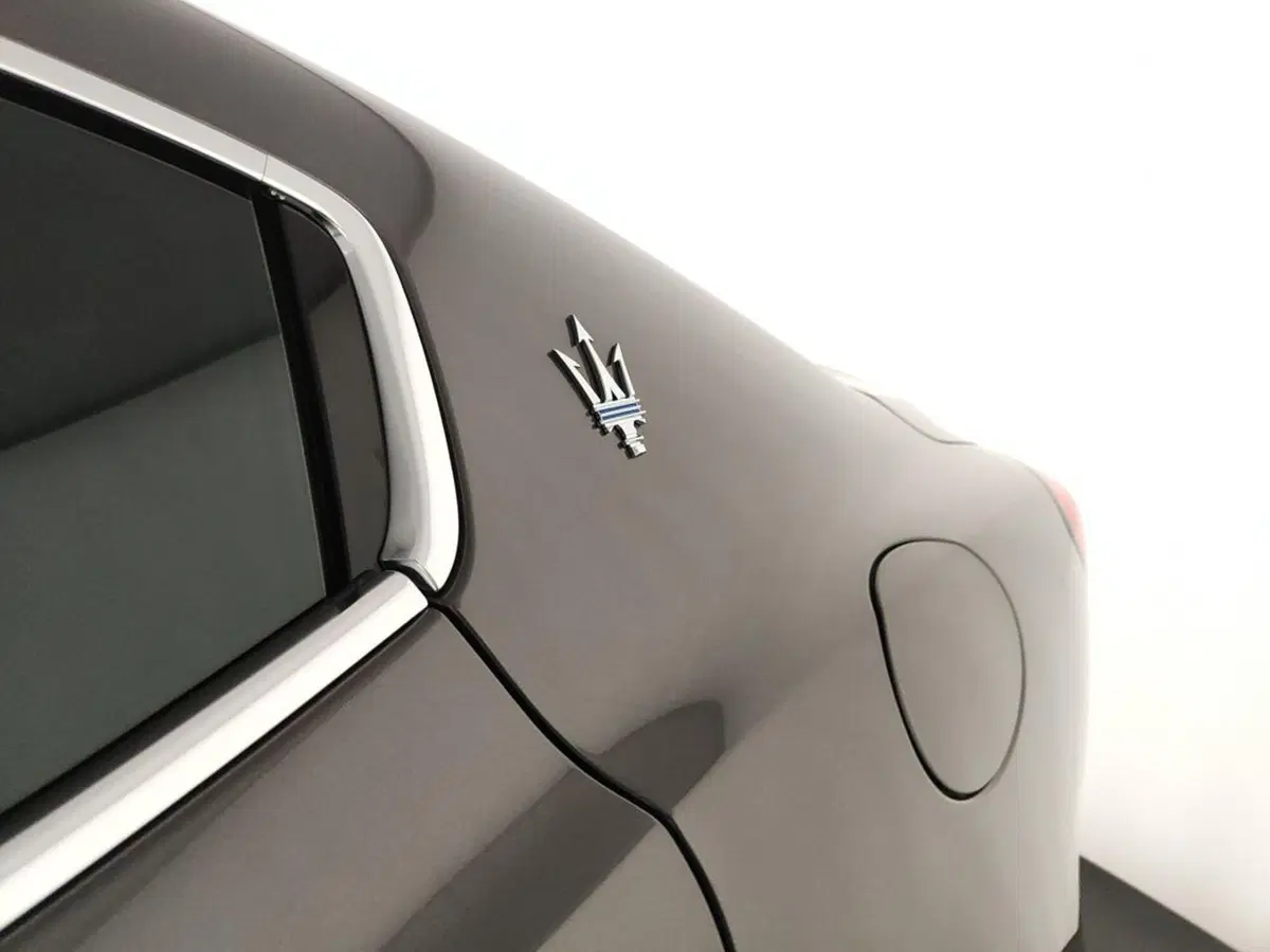 Maserati Ghibli usata a Perugia (9)