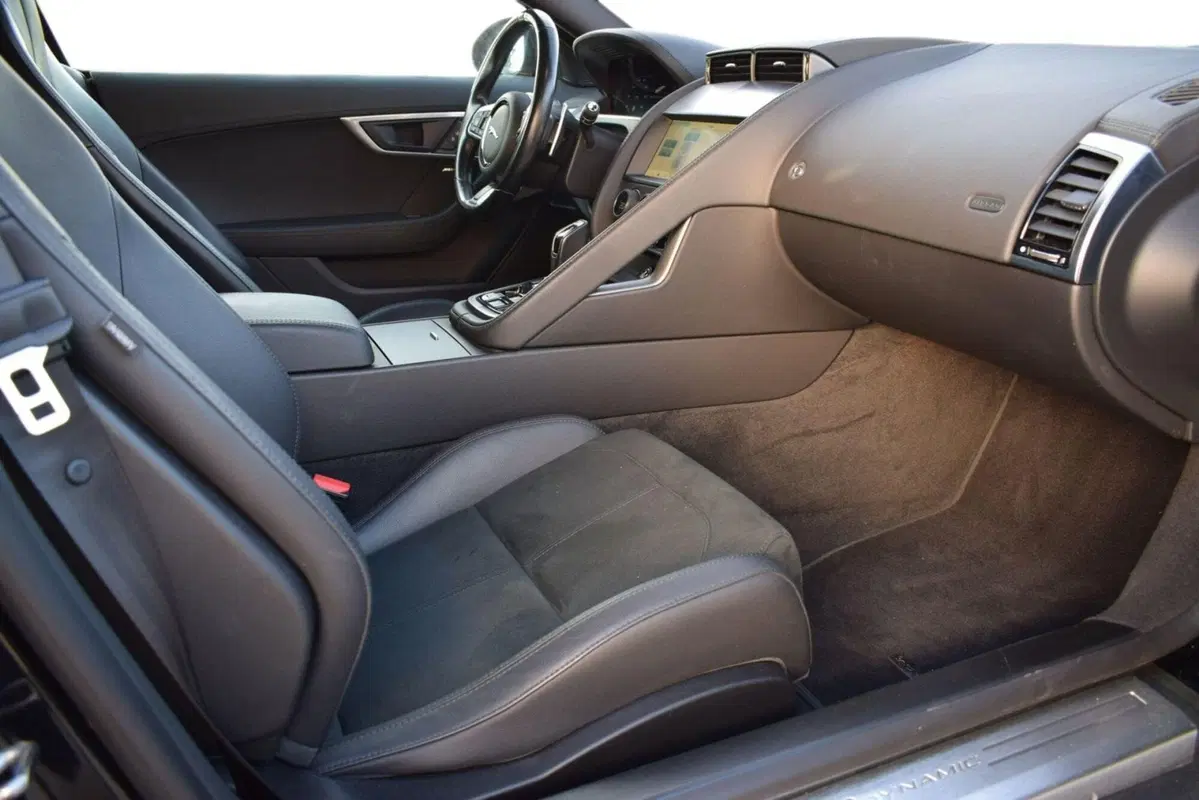 Jaguar F-Type Coupé usata a Cuneo (17)