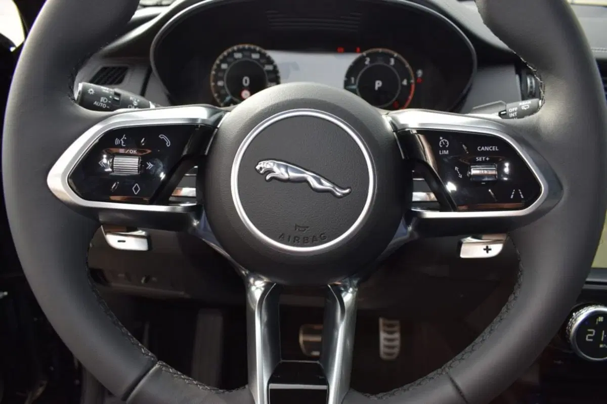 Jaguar E-Pace usata a Cuneo (13)