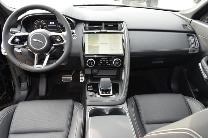 Jaguar E-Pace usata a Cuneo (9)