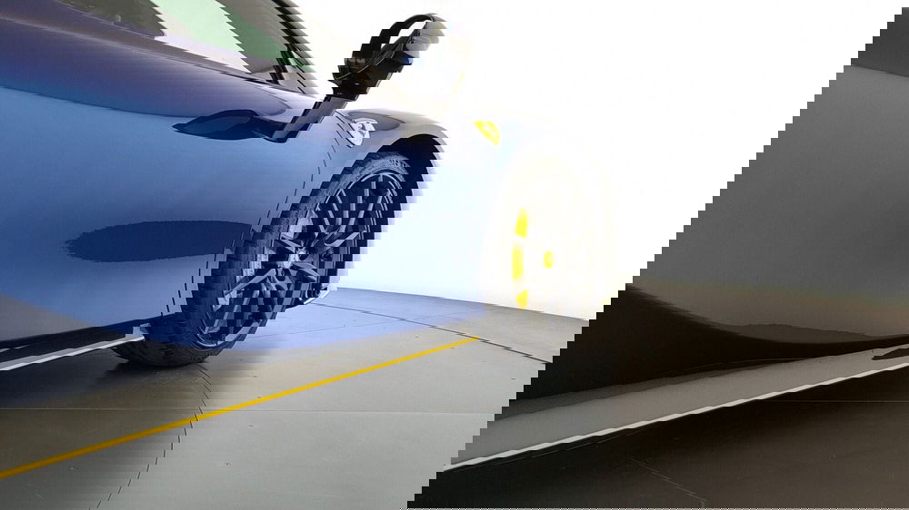 Ferrari SF90 Coupé usata a Perugia (10)