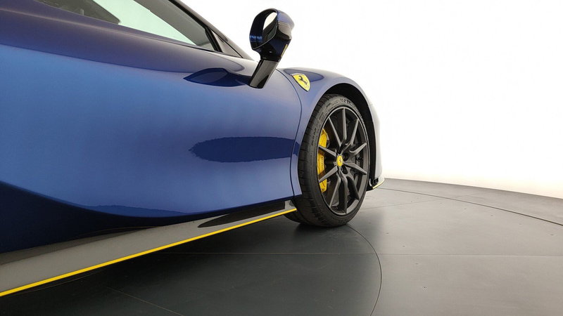 Ferrari SF90 Coupé usata a Perugia (10)