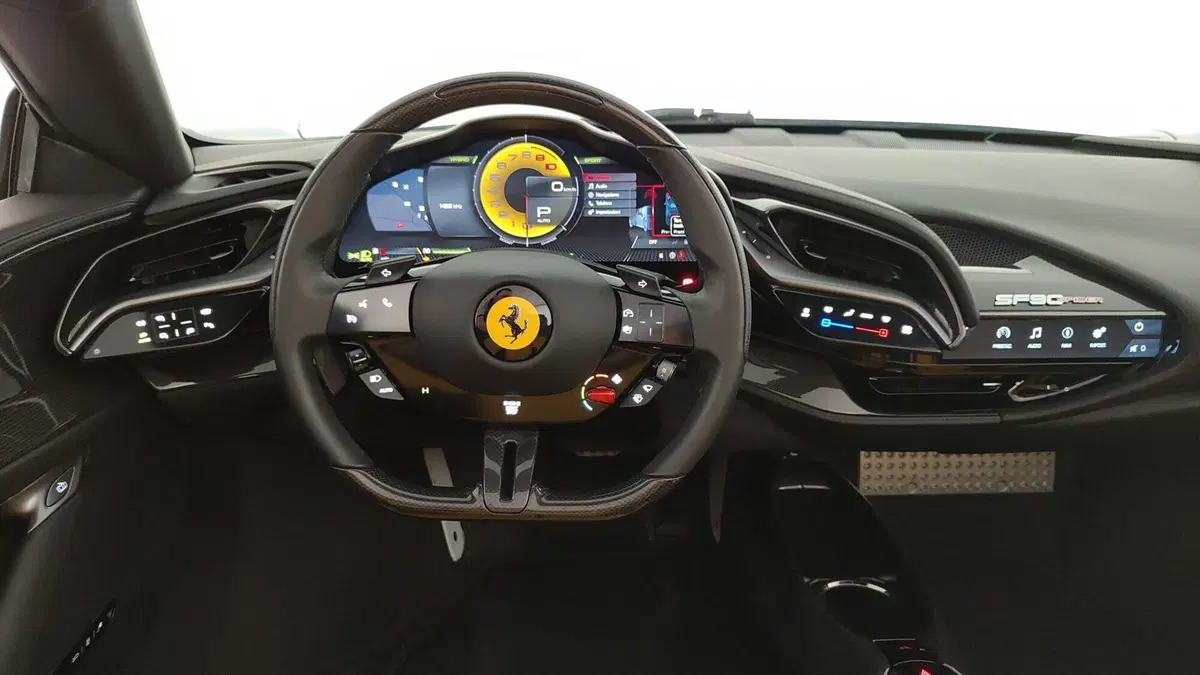 Ferrari SF90 Coupé usata a Perugia (12)