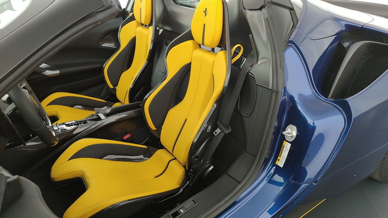 Ferrari SF90 Coupé usata a Perugia (13)