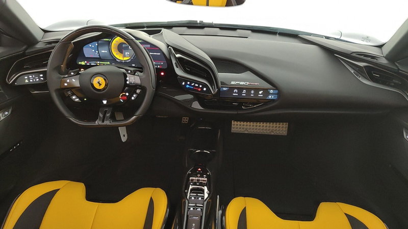 Ferrari SF90 Coupé usata a Perugia (17)