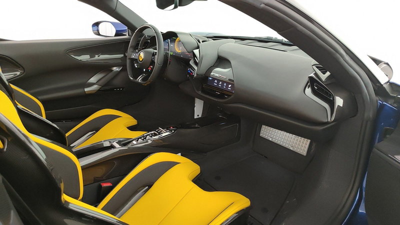 Ferrari SF90 Coupé usata a Perugia (18)