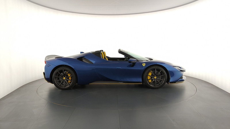 Ferrari SF90 Coupé usata a Perugia (4)