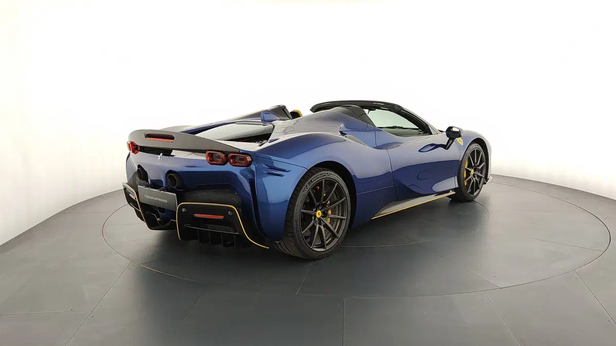 Ferrari SF90 Coupé usata a Perugia (5)