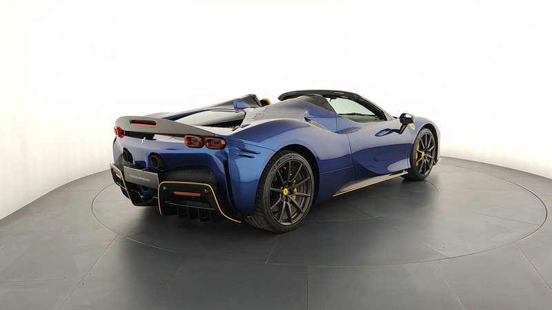 Ferrari SF90 Coupé usata a Perugia (5)