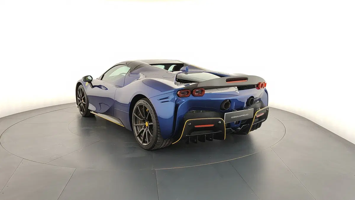 Ferrari SF90 Coupé usata a Perugia (7)