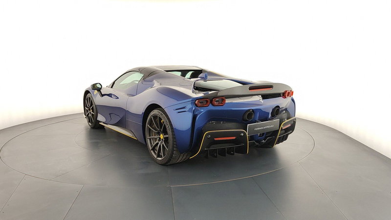 Ferrari SF90 Coupé usata a Perugia (7)