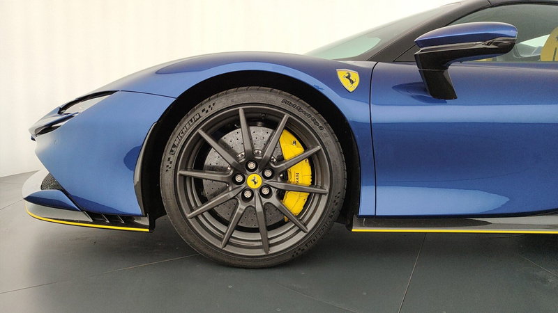 Ferrari SF90 Coupé usata a Perugia (9)