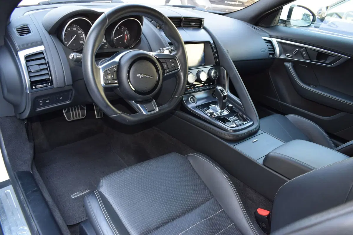 Jaguar F-Type Coupé usata a Cuneo (10)