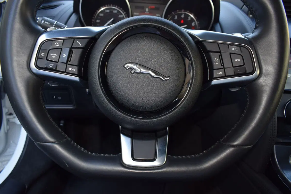 Jaguar F-Type Coupé usata a Cuneo (11)