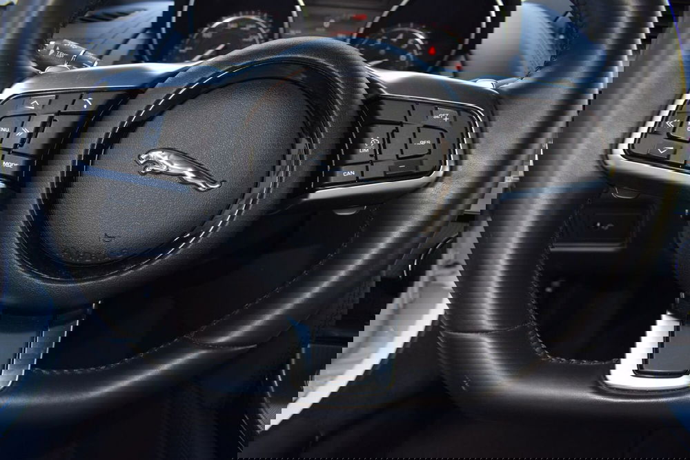 Jaguar F-Type Coupé usata a Cuneo (11)