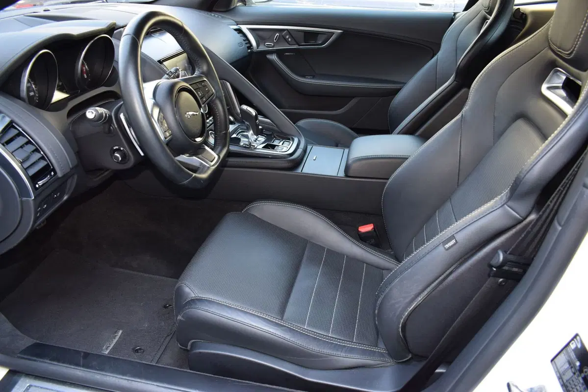 Jaguar F-Type Coupé usata a Cuneo (14)