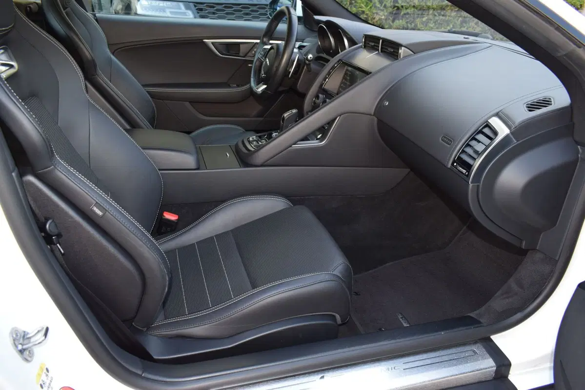 Jaguar F-Type Coupé usata a Cuneo (17)