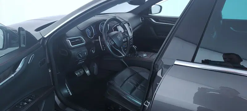 Maserati Ghibli usata a Perugia (10)