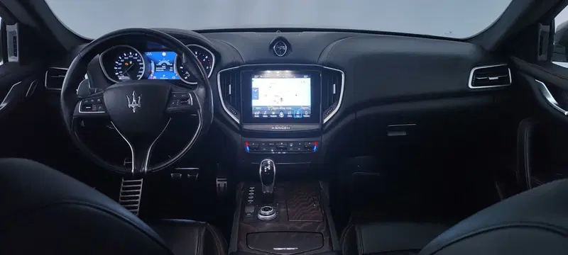 Maserati Ghibli usata a Perugia (13)