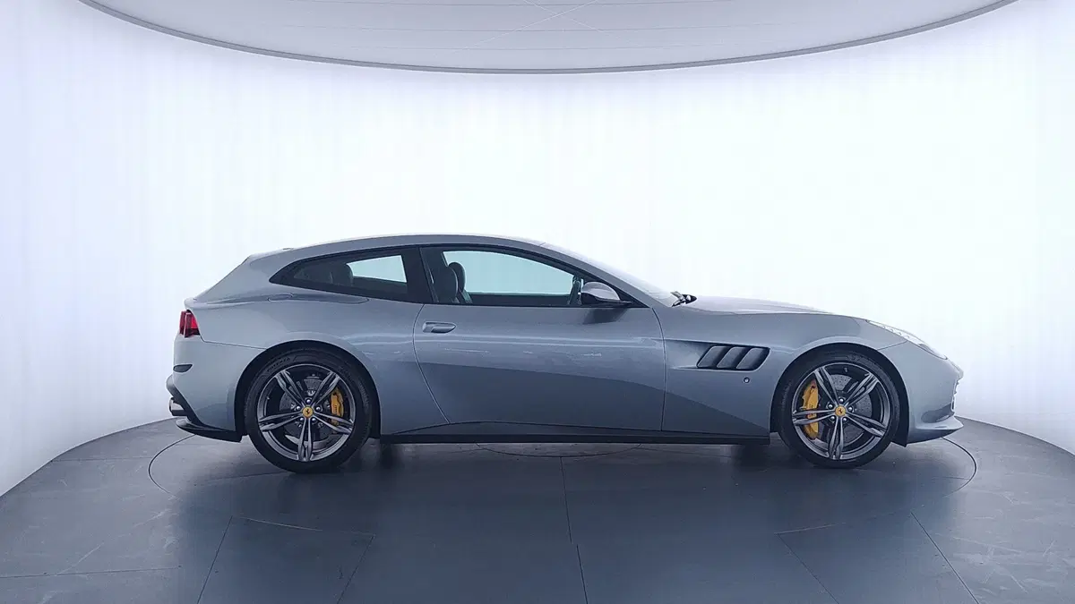 Ferrari GTC4Lusso Coupé usata a Perugia (4)