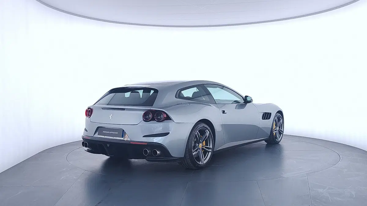 Ferrari GTC4Lusso Coupé usata a Perugia (5)