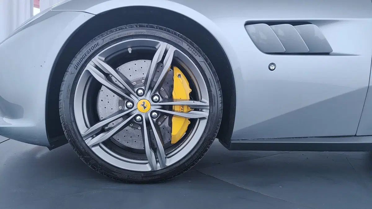 Ferrari GTC4Lusso Coupé usata a Perugia (9)