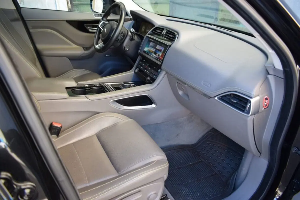 Jaguar F-Pace usata a Cuneo (16)