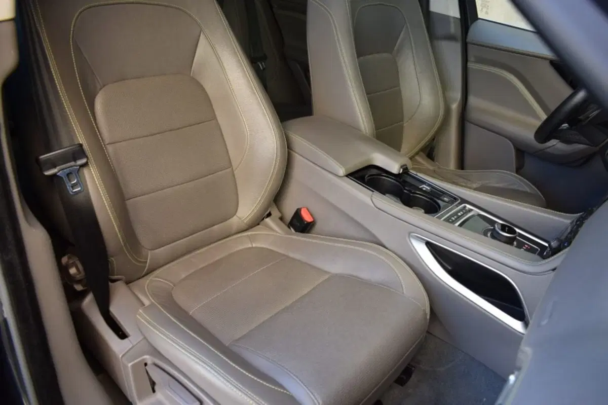 Jaguar F-Pace usata a Cuneo (17)