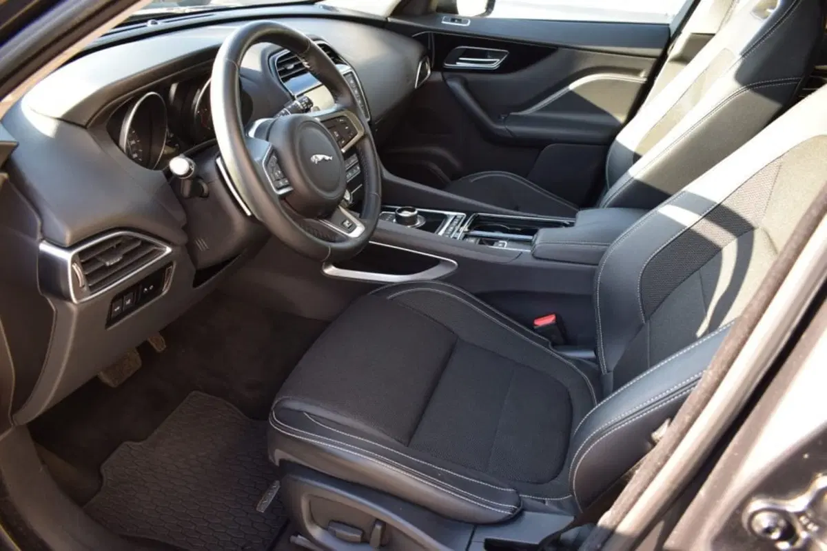 Jaguar F-Pace usata a Cuneo (15)