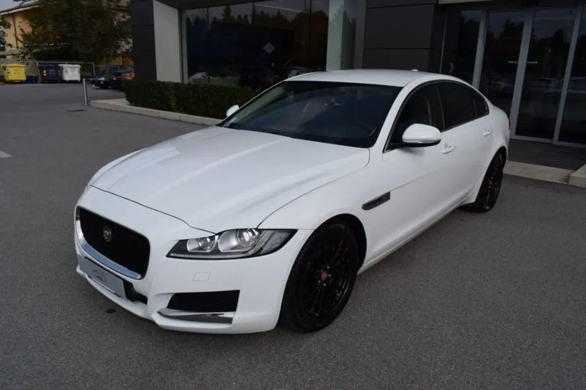 Jaguar XF usata a Cuneo