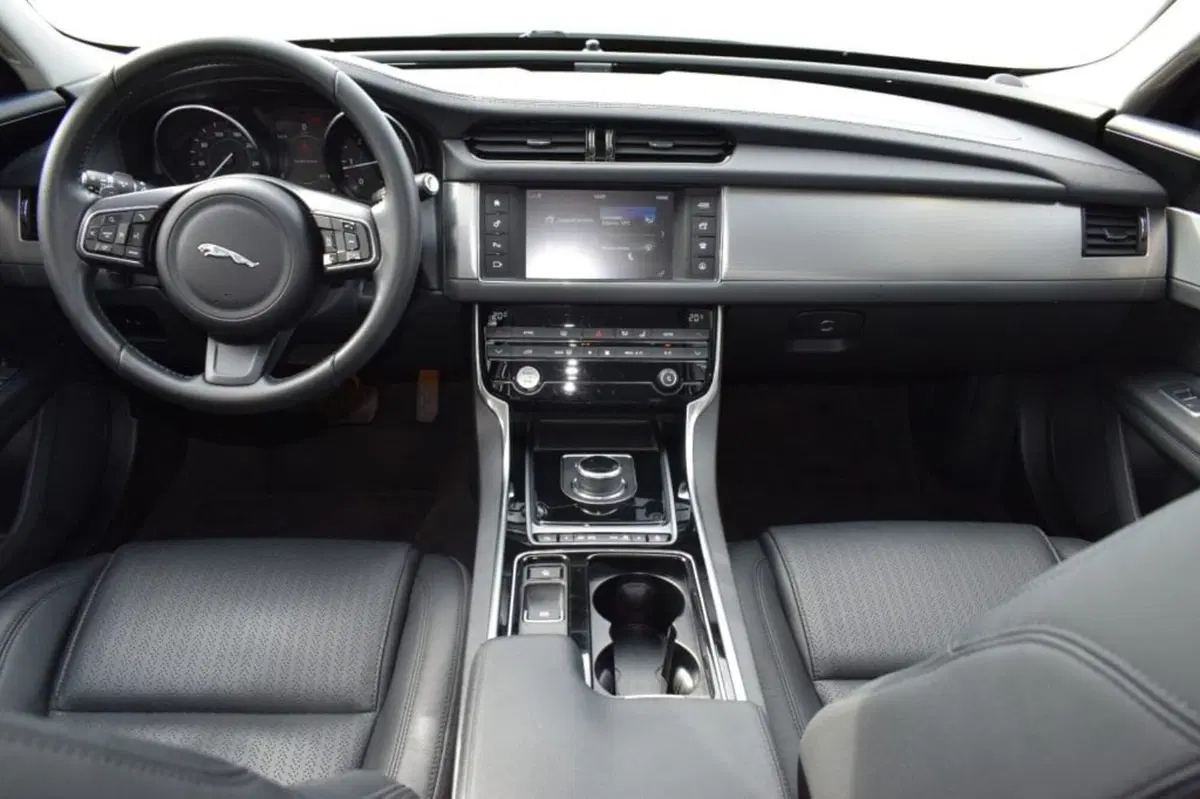 Jaguar XF usata a Cuneo (10)