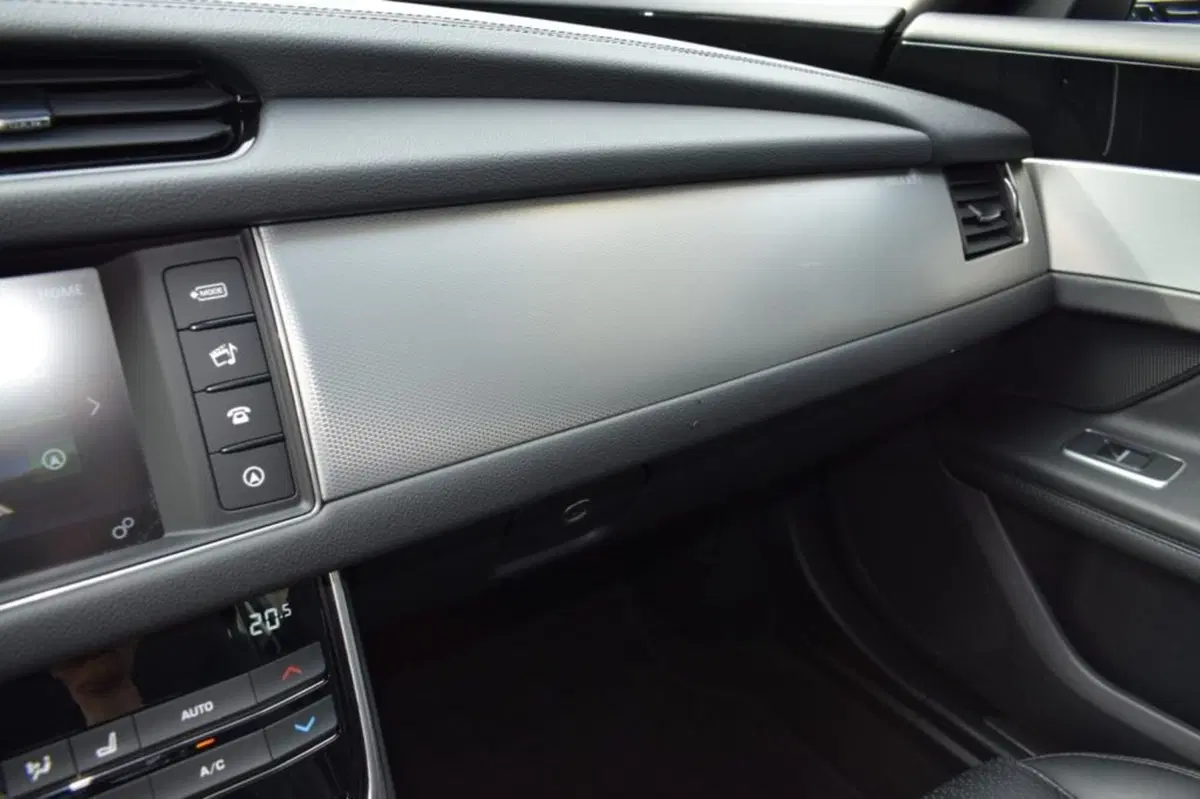 Jaguar XF usata a Cuneo (15)