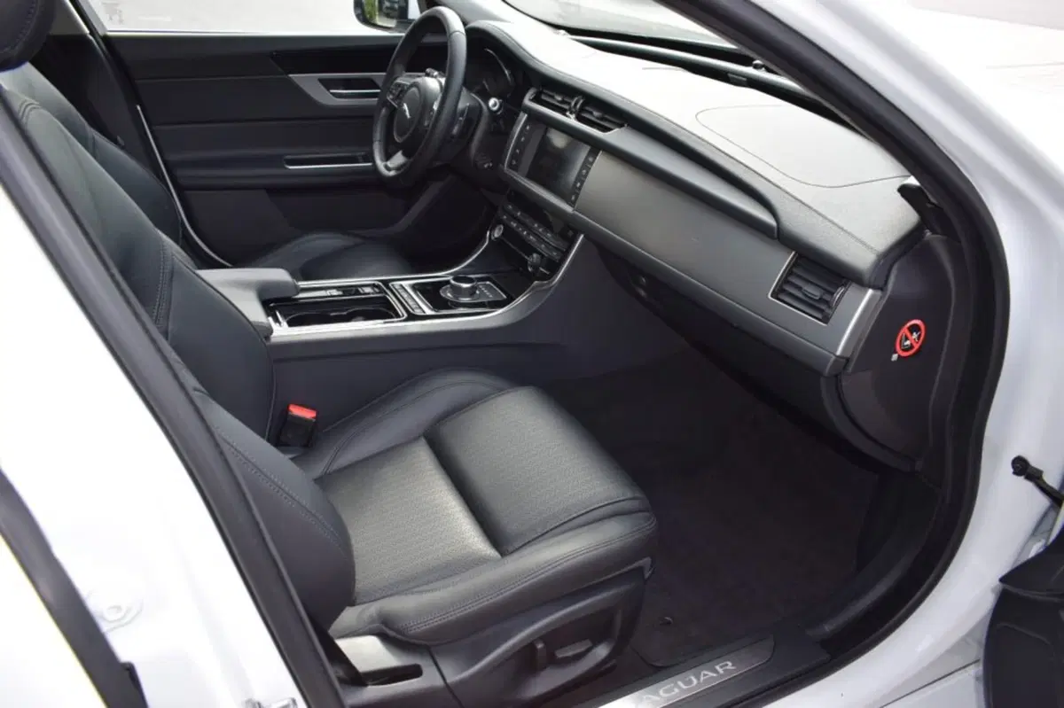 Jaguar XF usata a Cuneo (16)