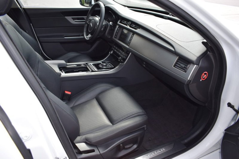 Jaguar XF usata a Cuneo (16)