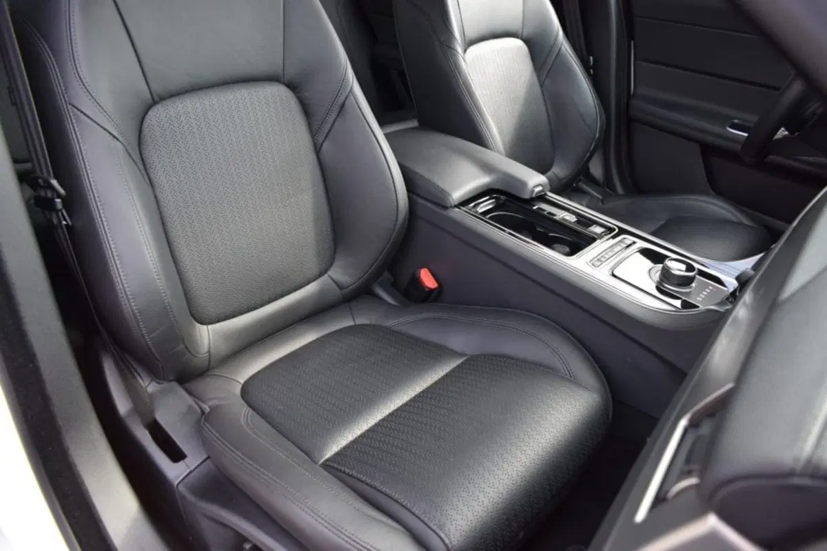 Jaguar XF usata a Cuneo (17)