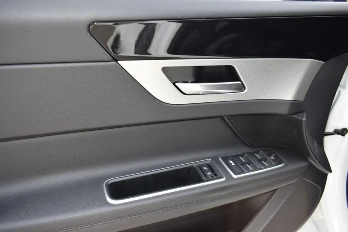 Jaguar XF usata a Cuneo (18)