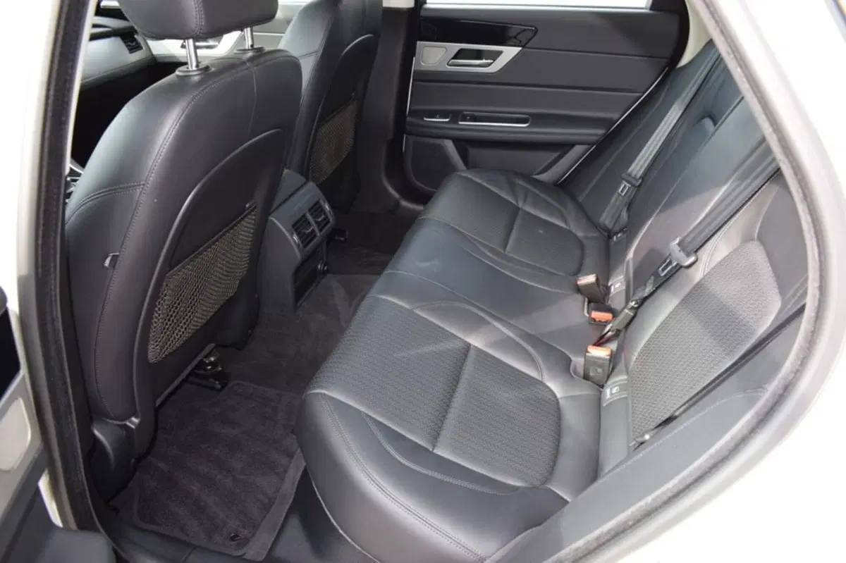 Jaguar XF usata a Cuneo (19)