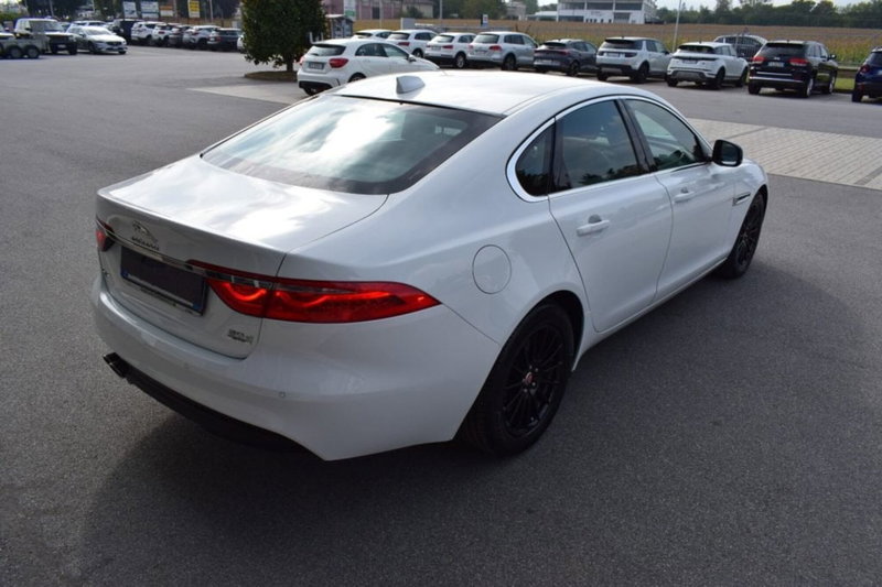Jaguar XF usata a Cuneo (8)
