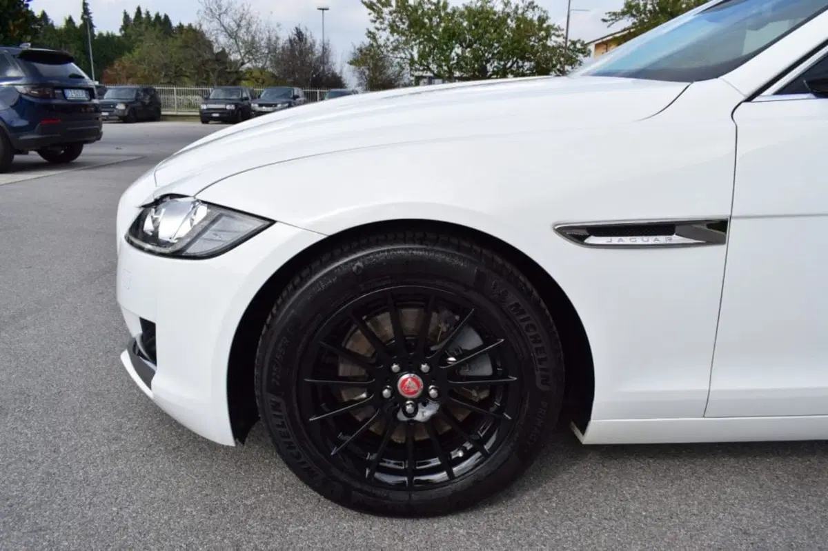 Jaguar XF usata a Cuneo (9)