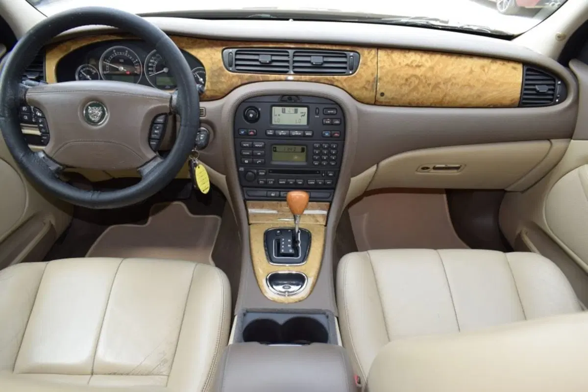 Jaguar S-Type usata a Cuneo (11)